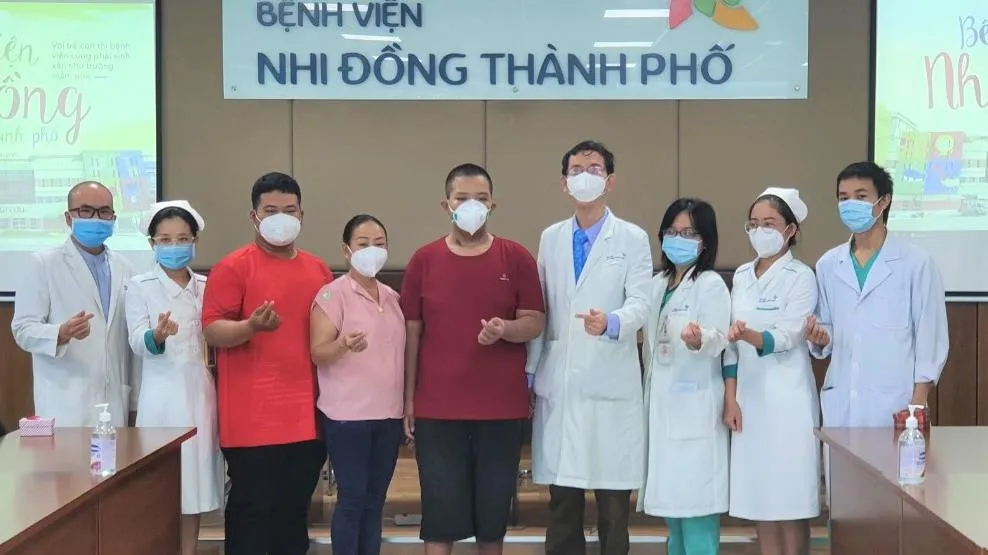 Thành tựu y khoa Việt Nam 2021: Hành trình vượt qua “cửa tử” của bé trai 120 kg nhiễm Covid-19