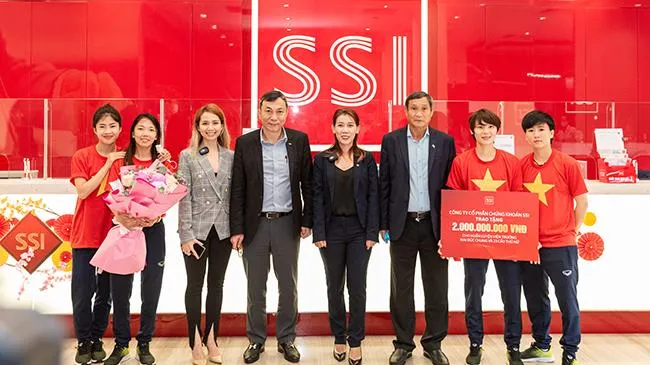 SSI trao tặng đội tuyển bóng đá nữ Việt Nam 2 tỷ đồng