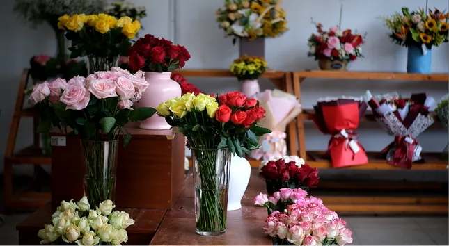 TPHCM: Bó hoa Hồng tặng lễ tình nhân lên đến bạc triệu