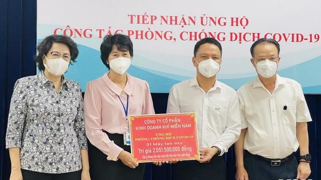TPHCM: Tiếp nhận máy tạo oxy trị giá hơn 2 tỷ đồng hỗ trợ công tác phòng chống dịch