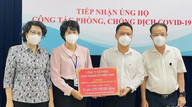 TPHCM: Tiếp nhận máy tạo oxy trị giá hơn 2 tỷ đồng hỗ trợ công tác phòng chống dịch