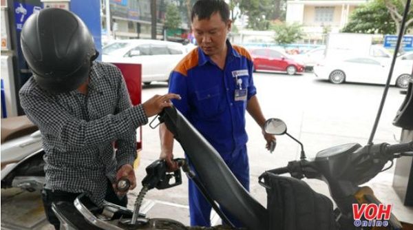 Tình trạng thiếu hụt cục bộ xăng dầu ở TPHCM