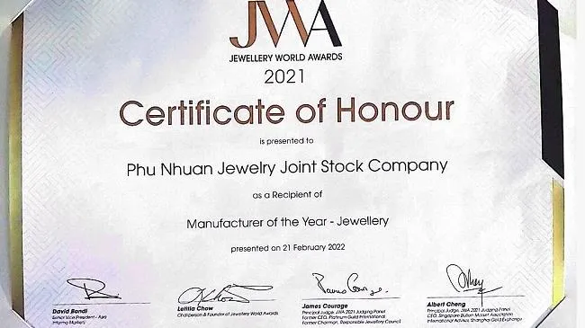 PNJ được vinh danh “Nhà sản xuất, chế tác trang sức xuất sắc nhất 2021”