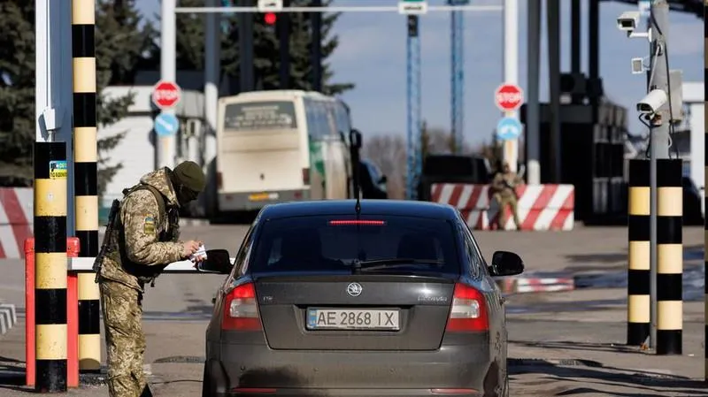 Ukraine ban bố tình trạng khẩn cấp, Nga nói không loại trừ khả năng đối thoại