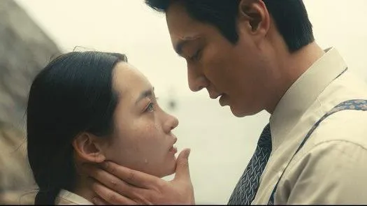 Lee Minho gây sốt vì cảnh nóng trong Pachinko