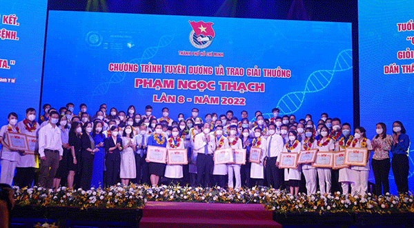 80 gương Thầy thuốc trẻ tiêu biểu nhận giải thưởng Phạm Ngọc Thạch 2022