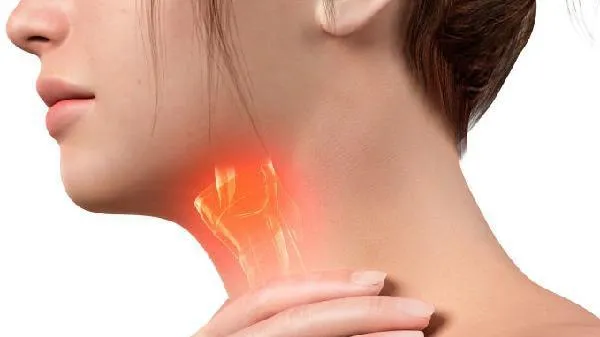 Đau rát họng nghi do mắc COVID-19 cần phải làm gì?