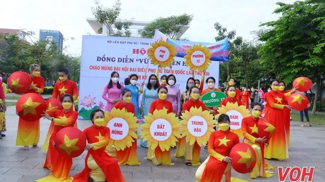 Hội thi đồng diễn áo dài “Vũ điệu Sen hồng”