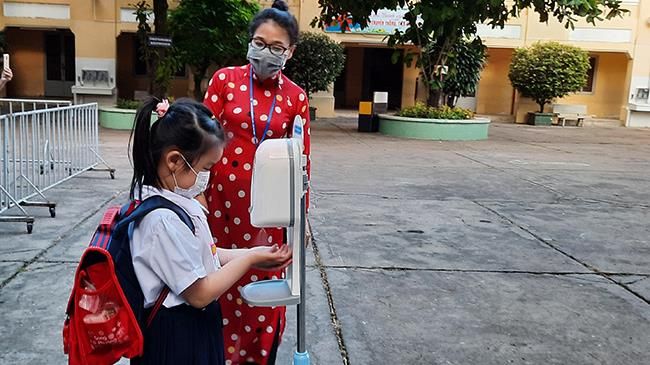 Không được yêu cầu phải test PCR mới cho học sinh trở lại trường