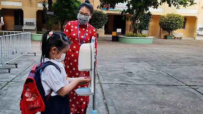 Không được yêu cầu phải test PCR mới cho học sinh trở lại trường