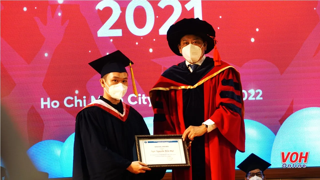 Trường Đại học Quốc tế trao bằng tốt nghiệp năm 2021
