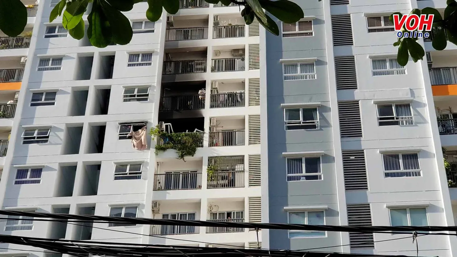 Cháy tại chung cư Carillon 5, 2 người rơi từ tầng 10 tử vong