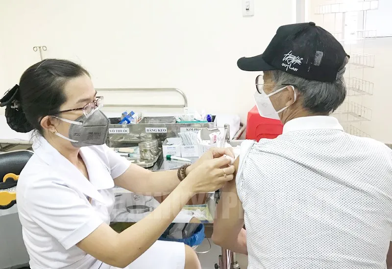TPHCM hoàn thành tiêm vắc xin Covid-19 cho người thuộc nhóm nguy cơ cao trước 29/3/2022