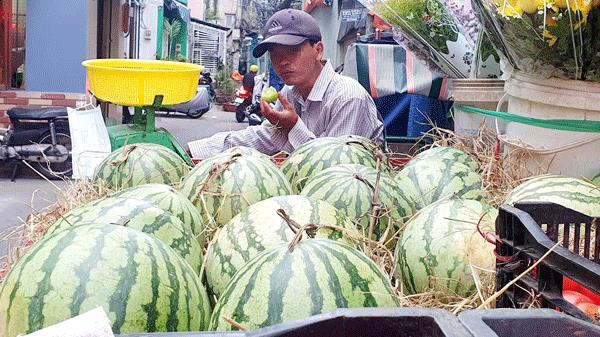 Giá cả thị trường hôm nay 4/4/2022: Nắng nóng, trái cây giải nhiệt tiêu thụ nhiều