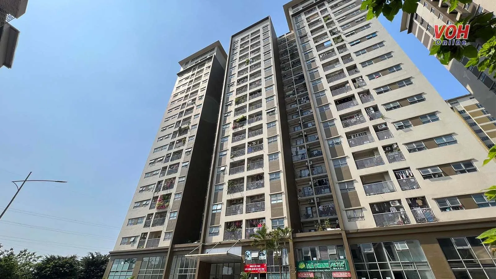 Tin nhanh chiều 4/4: Nam sinh lớp 8 rơi từ tầng 18 chung cư xuống đất tử vong