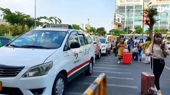 Tin nóng trưa 7/4: Sân bay Tân Sơn Nhất lên phương án tăng cường xe taxi dịp lễ 30/4