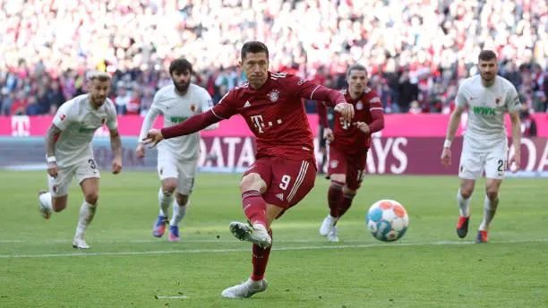 Bundesliga 10/4: Bayern Munich bỏ xa Dortmund 9 điểm