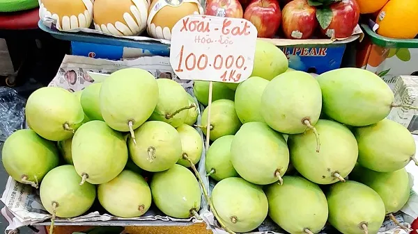 Giá cả thị trường hôm nay 10/4/2022: Xoài cát Hòa Lộc 100.000 đồng/kg