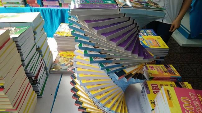 Tặng miễn phí “Cẩm nang khuyến đọc” tại Ngày hội văn hóa đọc