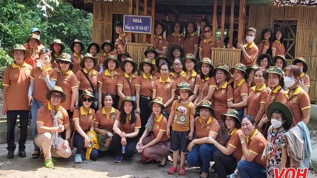 Nữ cán bộ công đoàn thành phố Hồ Chí Minh về nguồn tại Trung ương Cục Miền nam