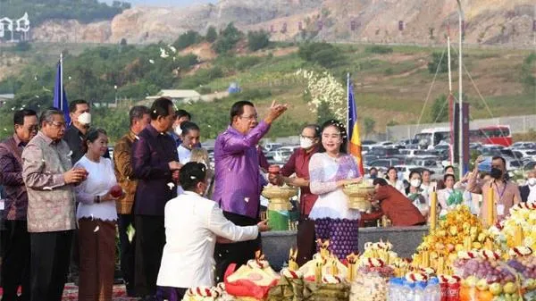 Thủ tướng Hun Sen yêu cầu các địa phương không áp dụng các quy định phòng chống Covid-19 dịp năm mới