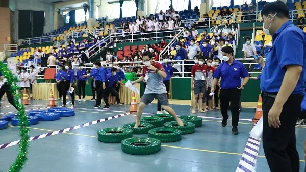 Trường THPT Mạc Đĩnh Chi giành giải nhất sân chơi “Thầy trò cùng leo núi” 2022