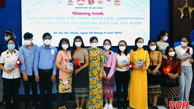 Gia đình Việt với sinh viên Lào, Campuchia đang học tập tại TPHCM