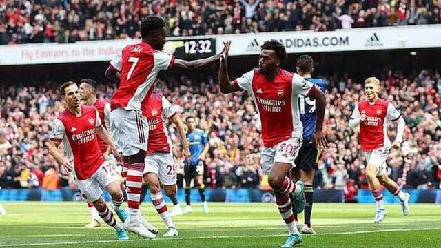 Kết quả Ngoại hạng Anh: MU thảm bại trước Arsenal