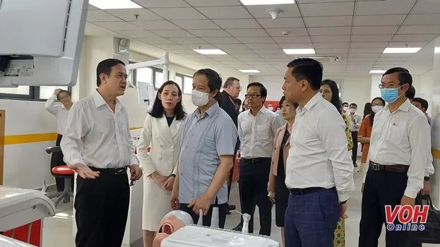 Bộ trưởng Bộ GD-ĐT Nguyễn Kim Sơn làm việc với Trường ĐH Văn Lang