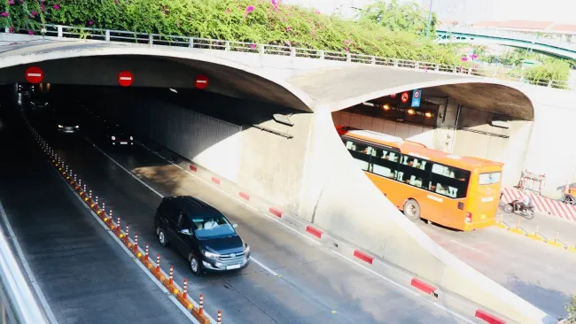 Cấm xe 02 bánh lưu thông qua đường hầm sông Sài Gòn trong tối 30/4