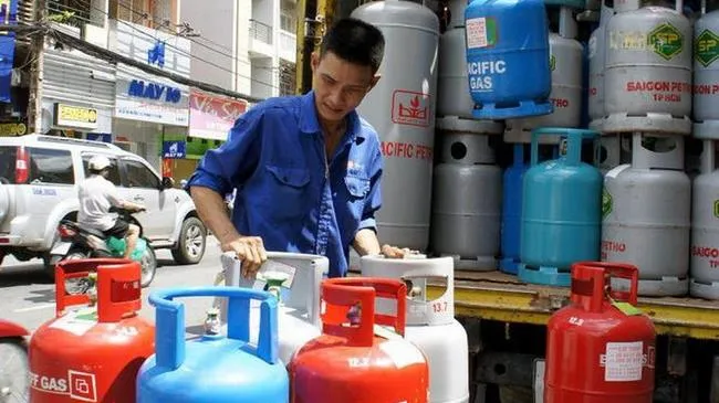 Tin nóng sáng 1/5: Gas giảm 116.000 đồng/bình 45kg