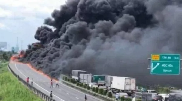 Thông tin mới vụ xe tải cháy trên cao tốc TPHCM - Trung Lương