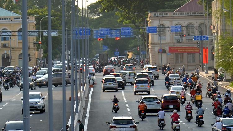Điều chỉnh lưu thông hai tuyến đường Đinh Tiên Hoàng và Nguyễn Bỉnh Khiêm, quận 1