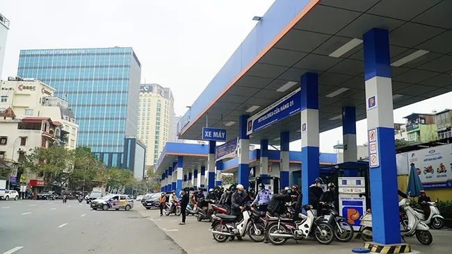 Chiều nay 11/5, giá xăng tăng mạnh lên sát 30.000 đồng/lít