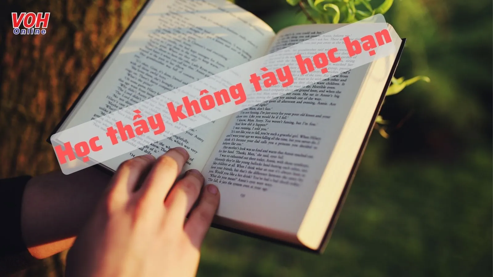 Giải thích ý nghĩa tục ngữ ‘Học thầy không tày học bạn’ khuyên ta điều gì?