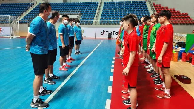 Futsal SEA Games 31: Futsal nữ Việt Nam loại 2 cầu thủ