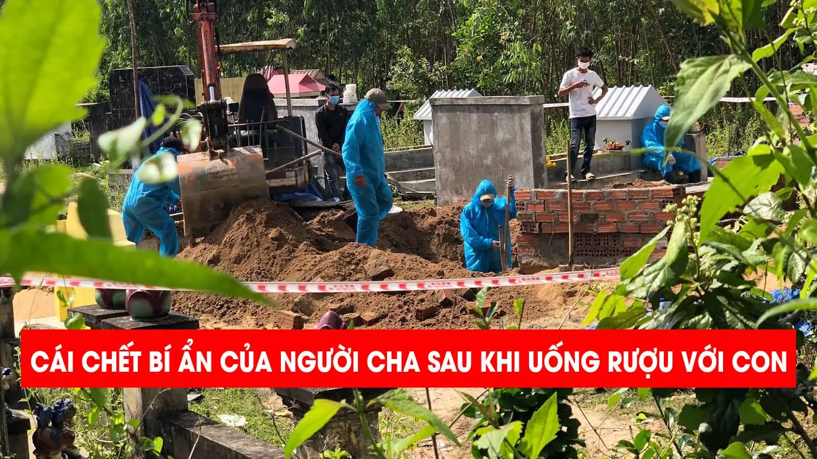 Bình Định: Cảnh sát khai quật mộ người cha nghi bị con trai sát hại
