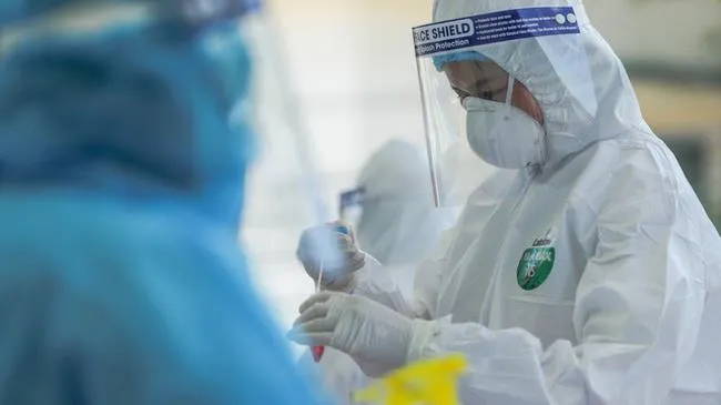 Còn gần 1,3 triệu ca COVID-19 theo dõi, điều trị