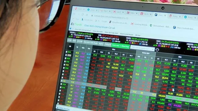 Bản tin Tài chính 18/5: Chứng khoán: VN-Index bật tăng từ vùng đáy?