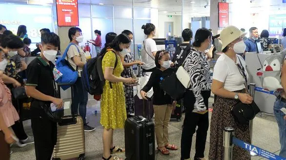 Tiếp tục giám sát, phát hiện sớm COVID-19 đối với người nhập cảnh