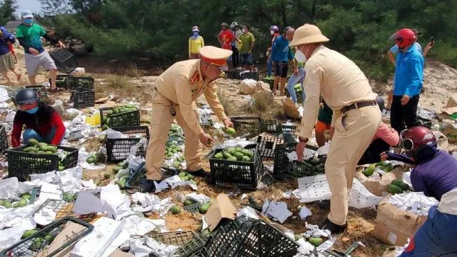 Tin nóng chiều 23/5: Hơn 100 người đi bão bị xử phạt