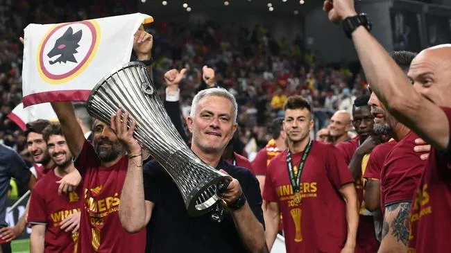 Giúp Roma vô địch Conference League, HLV Mourinho đi vào lịch sử