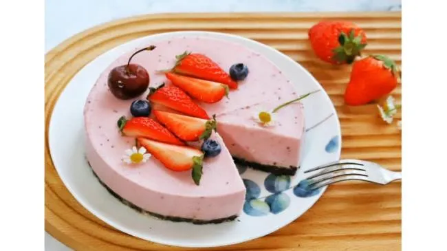 Hướng dẫn làm bánh Mousse vị dâu cho mùa hè