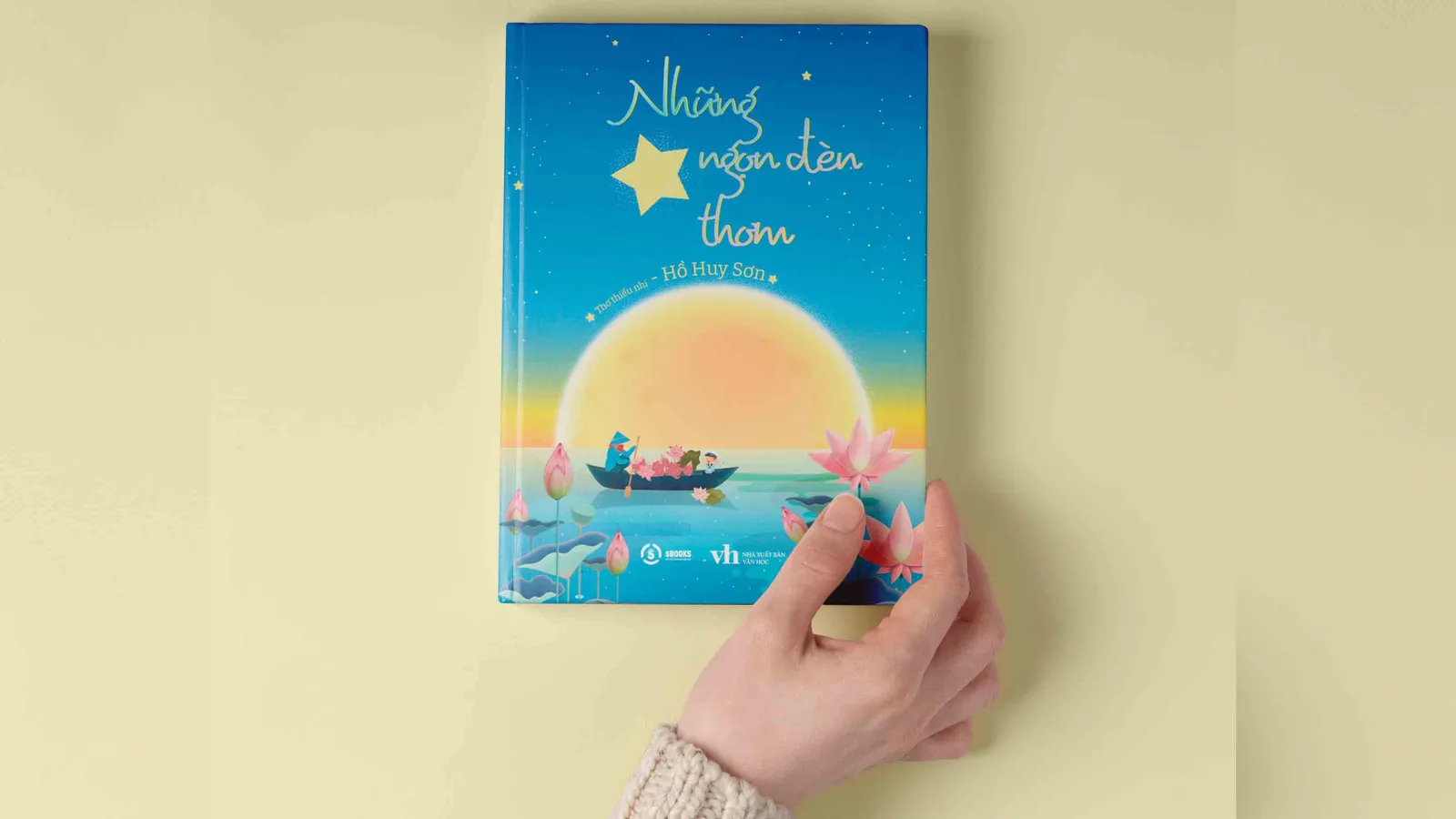 Tập thơ “Những ngọn đèn thơm” dành cho thiếu nhi nhân 1/6