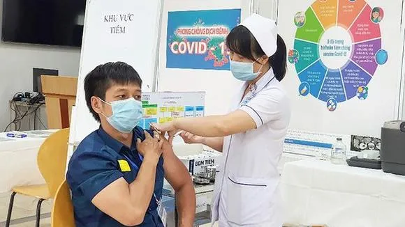 TPHCM tiêm vắc-xin COVID-19 mũi 4: Những ai đủ điều kiện tiêm?