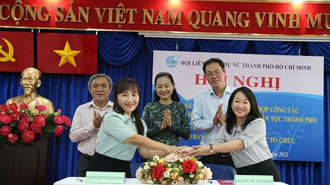 Ký kết hợp tác giữa Ban Dân tộc và Hội LHPN TPHCM