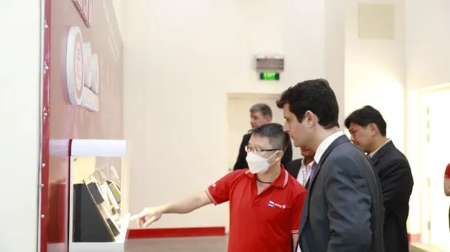 Hợp tác phát triển giải pháp chiếu sáng cho đô thị thông minh ở Việt Nam