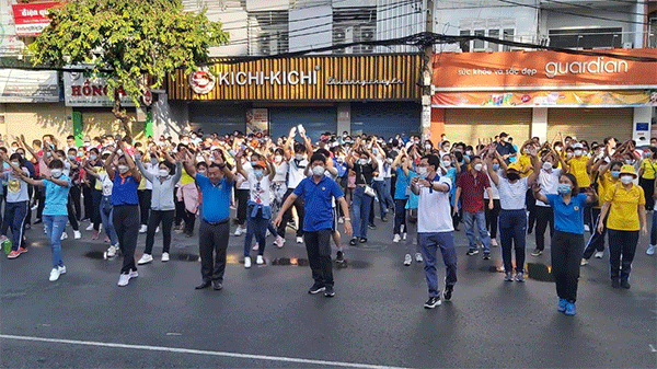 Sôi nổi chương trình đi bộ “Chắp cánh ước mơ”