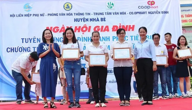 Nhà Bè trao giải 9 gia đình tiêu biểu nhân ngày Gia đình Việt Nam 28/6