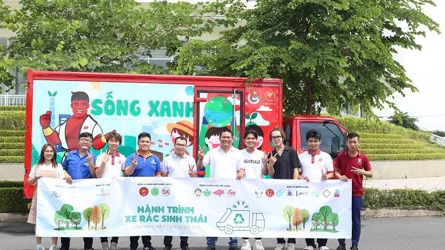 Ra mắt Hành trình xe rác sinh thái - ”làm thay máy, nối vòng tay